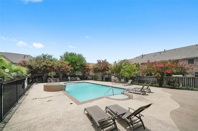 7511 S Linpar Court, Houston, TX 77040