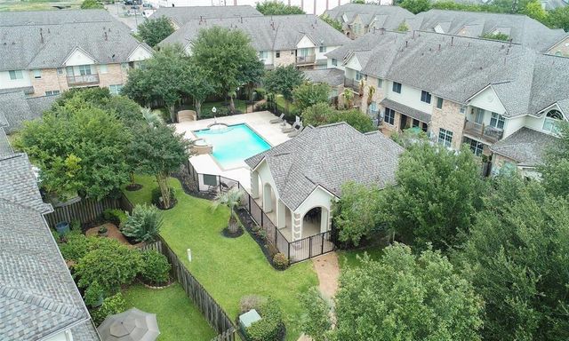 7511 S Linpar Court, Houston, TX 77040
