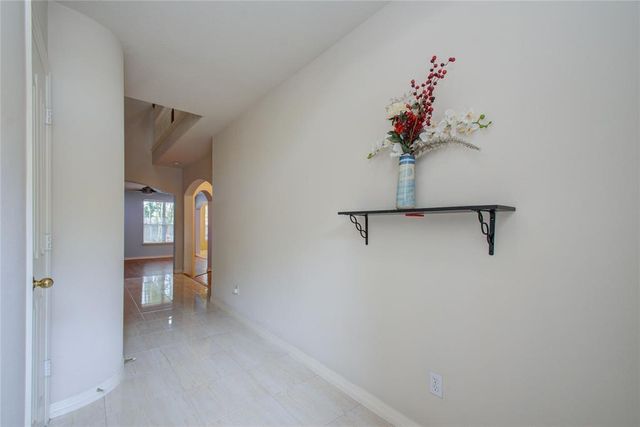 7511 S Linpar Court, Houston, TX 77040