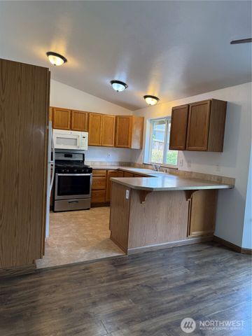 9407 152nd Street E, Puyallup, WA 98375