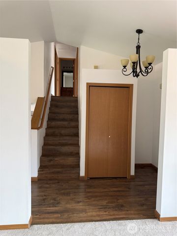 9407 152nd Street E, Puyallup, WA 98375
