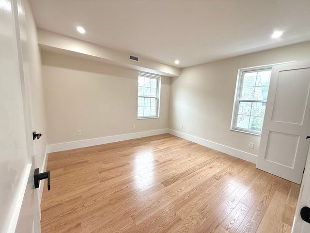 140 Summer 140, Medford, MA 02155