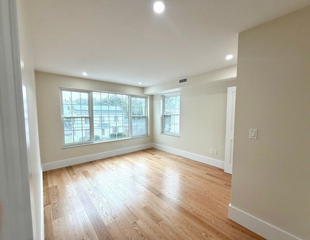 140 Summer 140, Medford, MA 02155