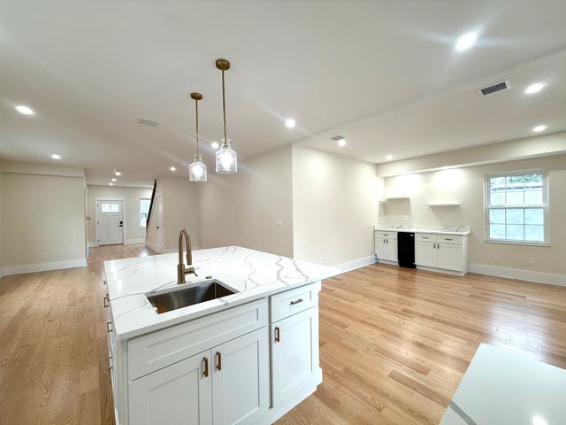 140 Summer 140, Medford, MA 02155