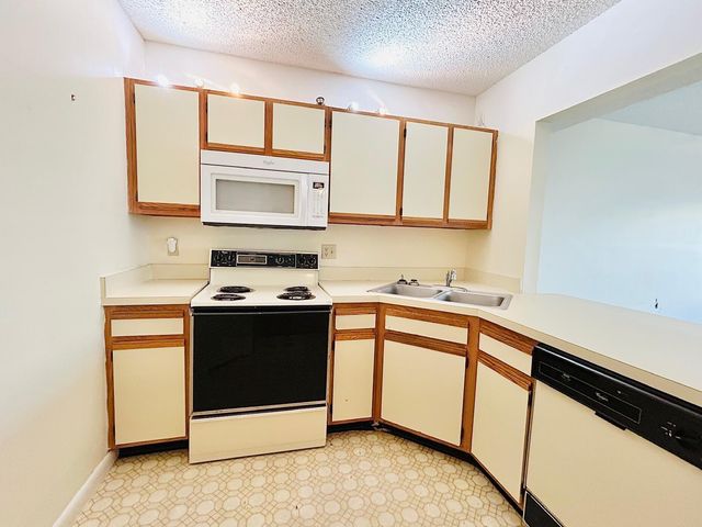 2641 Gately Drive W 509, West Palm Beach, FL 33415