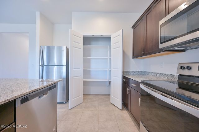 913 W Calle Falerno, Sahuarita, AZ 85629