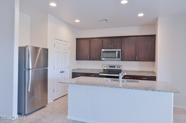 913 W Calle Falerno, Sahuarita, AZ 85629