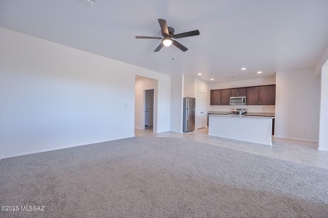 913 W Calle Falerno, Sahuarita, AZ 85629