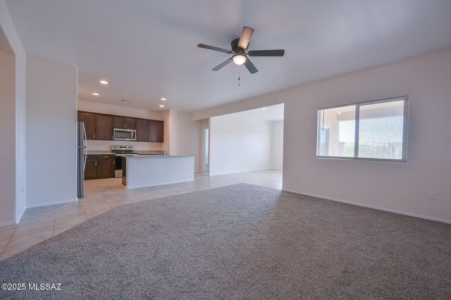 913 W Calle Falerno, Sahuarita, AZ 85629