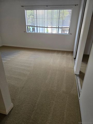 4130 Porte de Palmas 8, San Diego, CA 92122
