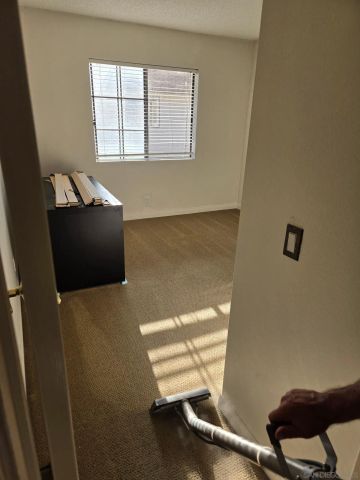 4130 Porte de Palmas 8, San Diego, CA 92122