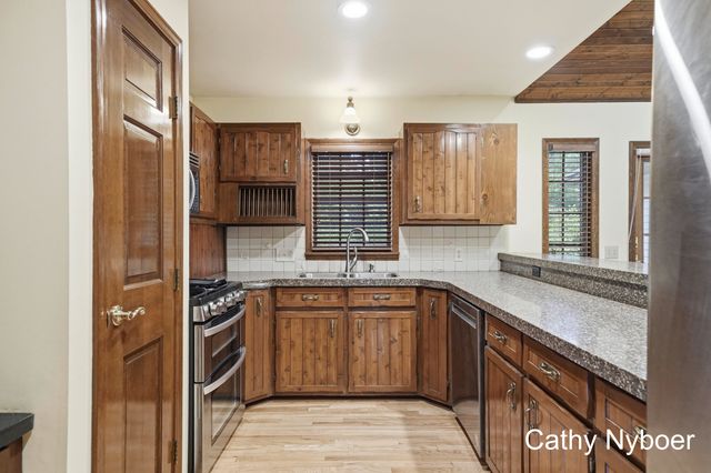 13462 Lakeshore Avenue, Grand Haven, MI 49417