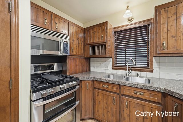13462 Lakeshore Avenue, Grand Haven, MI 49417