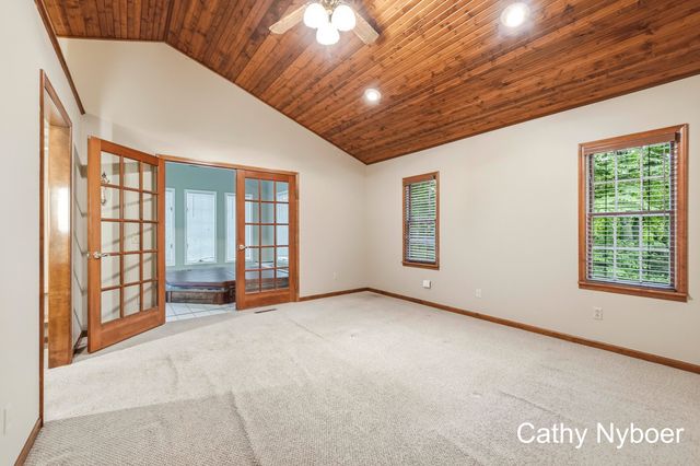 13462 Lakeshore Avenue, Grand Haven, MI 49417