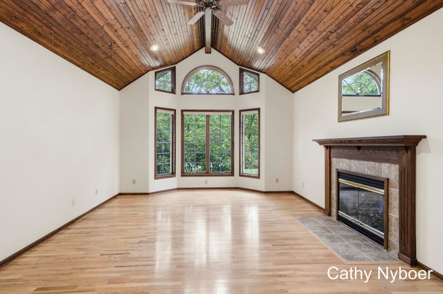 13462 Lakeshore Avenue, Grand Haven, MI 49417