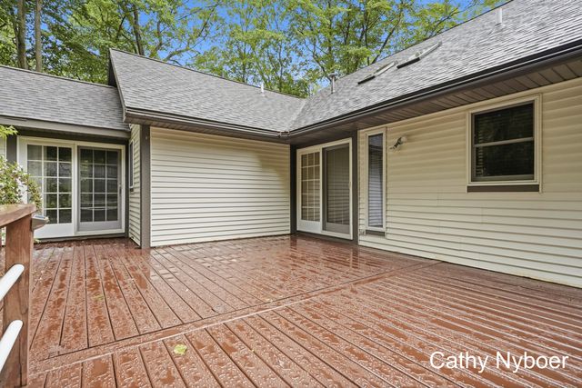 13462 Lakeshore Avenue, Grand Haven, MI 49417
