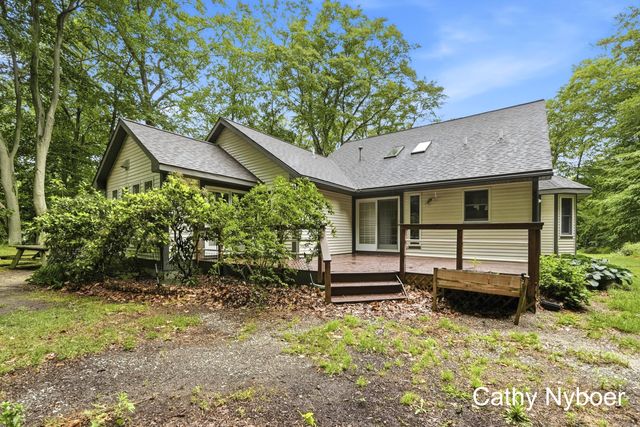 13462 Lakeshore Avenue, Grand Haven, MI 49417