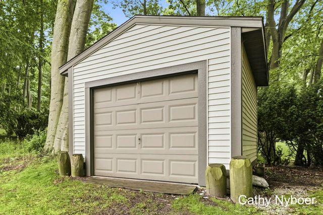 13462 Lakeshore Avenue, Grand Haven, MI 49417