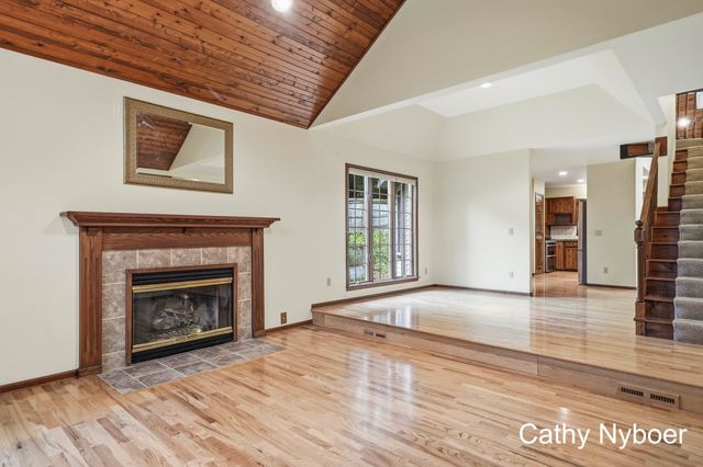 13462 Lakeshore Avenue, Grand Haven, MI 49417