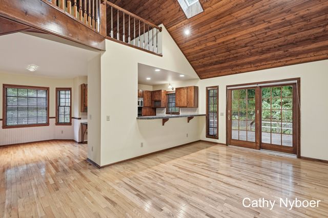 13462 Lakeshore Avenue, Grand Haven, MI 49417