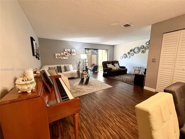 9251 NW 14th Ct 257, Pembroke Pines, FL 33024