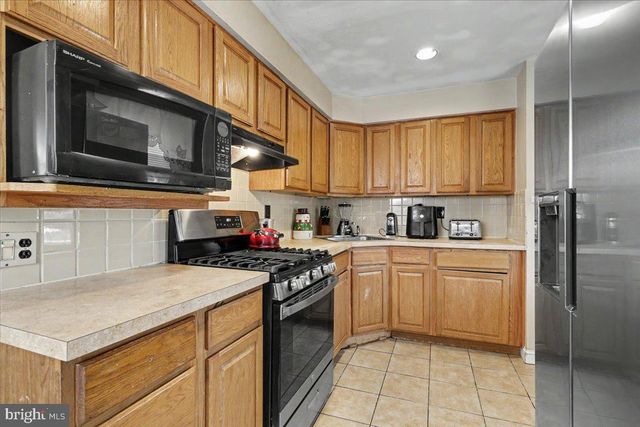 208 W 7TH AVE, Conshohocken, PA 19428