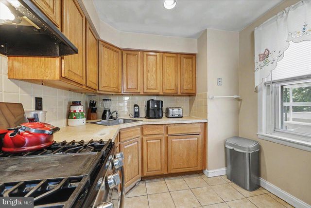 208 W 7TH AVE, Conshohocken, PA 19428