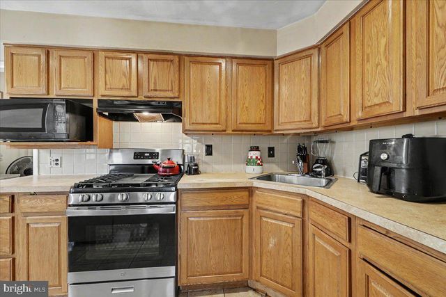 208 W 7TH AVE, Conshohocken, PA 19428