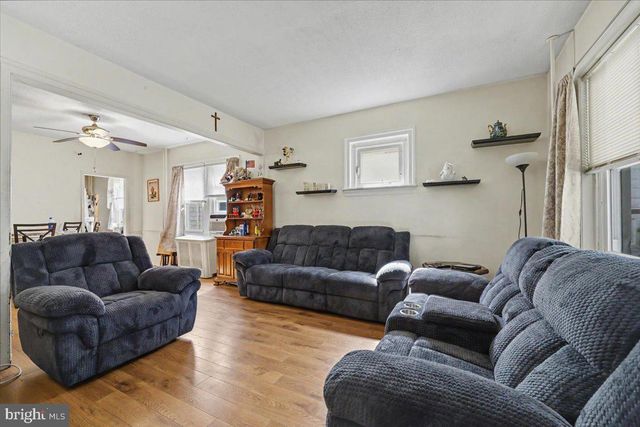 208 W 7TH AVE, Conshohocken, PA 19428