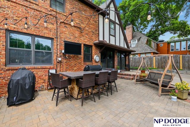 673 N 57 Street, Omaha, NE 68132