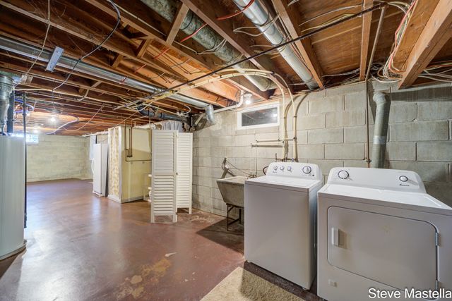 2250 Columbus Avenue, Norton Shores City, MI 49441