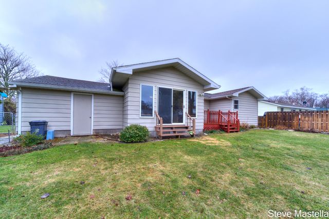 2250 Columbus Avenue, Norton Shores City, MI 49441