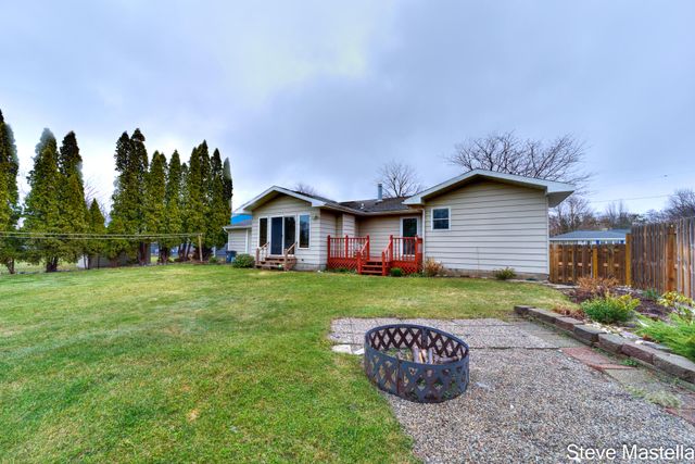 2250 Columbus Avenue, Norton Shores City, MI 49441