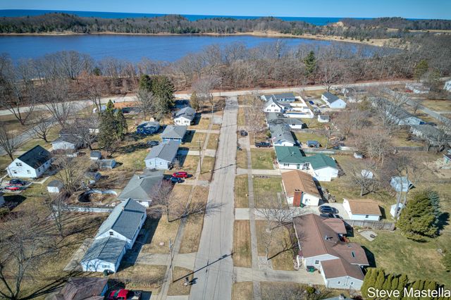 2250 Columbus Avenue, Norton Shores City, MI 49441