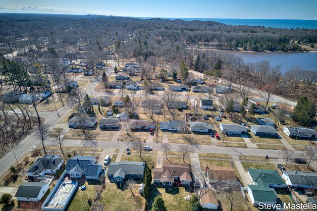 2250 Columbus Avenue, Norton Shores City, MI 49441