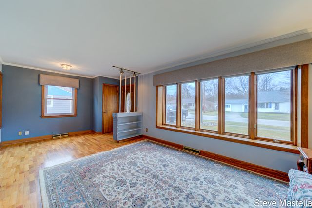 2250 Columbus Avenue, Norton Shores City, MI 49441