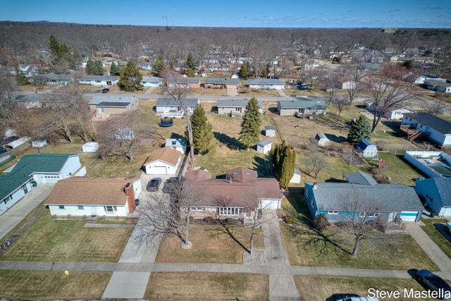 2250 Columbus Avenue, Norton Shores City, MI 49441