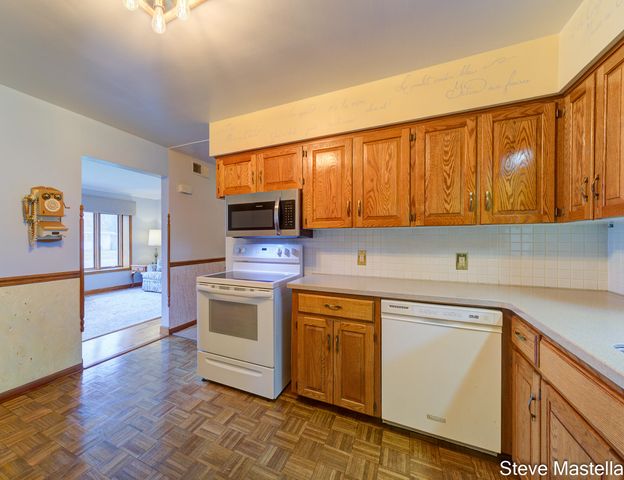 2250 Columbus Avenue, Norton Shores City, MI 49441