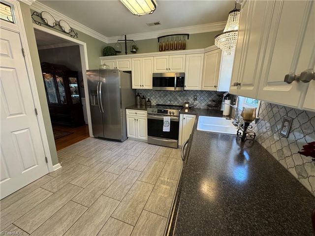 308 Cotswold Lane, King, NC 27021