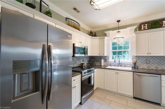 308 Cotswold Lane, King, NC 27021