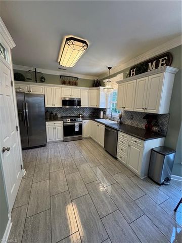 308 Cotswold Lane, King, NC 27021