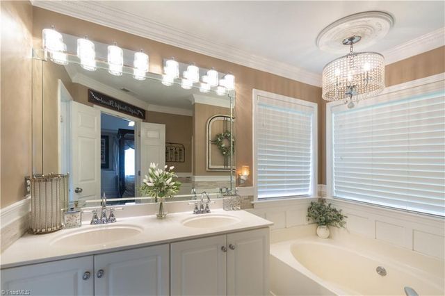 308 Cotswold Lane, King, NC 27021