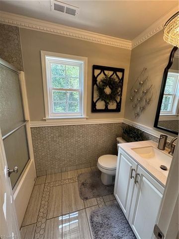 308 Cotswold Lane, King, NC 27021