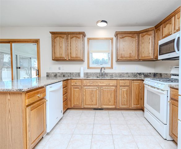 440 Morning Dove Boulevard, Pleasant Hill, IA 50327