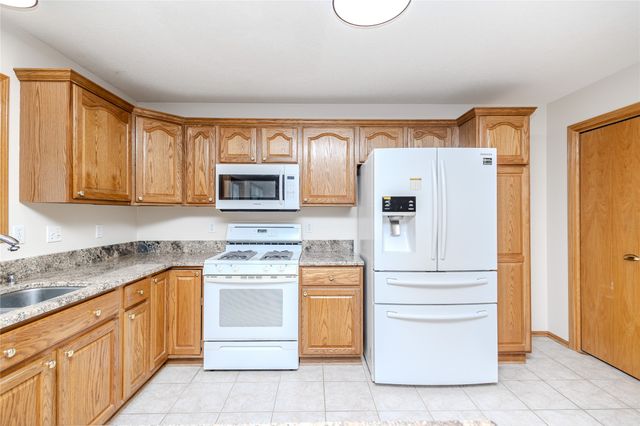 440 Morning Dove Boulevard, Pleasant Hill, IA 50327