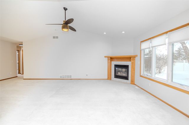 440 Morning Dove Boulevard, Pleasant Hill, IA 50327