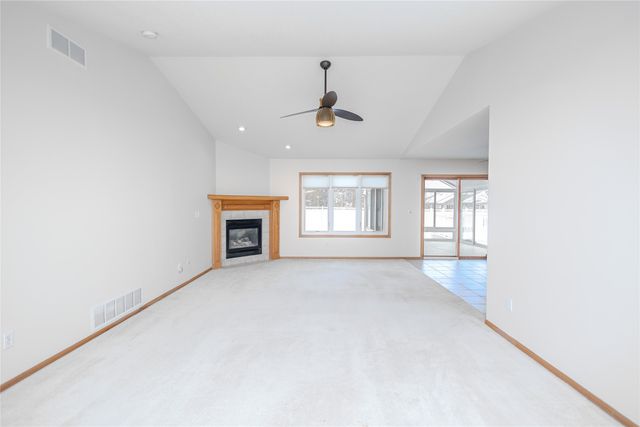 440 Morning Dove Boulevard, Pleasant Hill, IA 50327