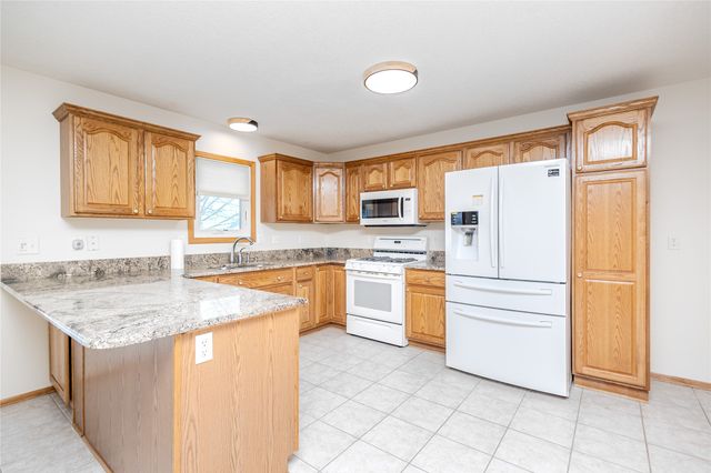 440 Morning Dove Boulevard, Pleasant Hill, IA 50327