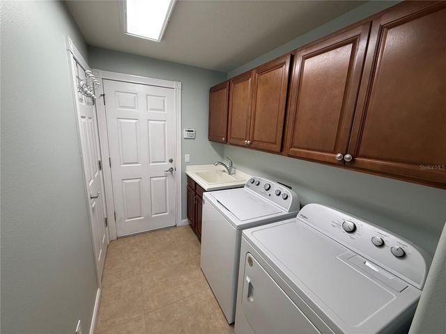 2121 BURGOS DRIVE, Sarasota, FL 34238