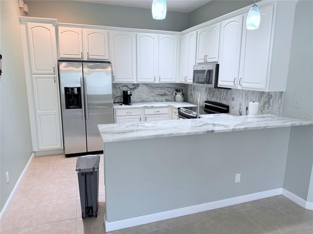 2121 BURGOS DRIVE, Sarasota, FL 34238